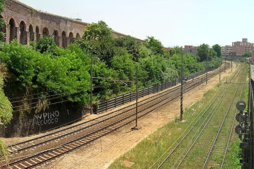 Two-Room Apt. Under The Aqueduct'S Arch In Pigneto Rome Exterior photo